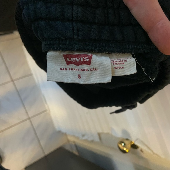Men’s Levi sweats - Picture 2 of 2